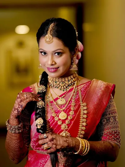 My bride Lavanya looked divine in this traditional pink South Indian saree. The look features flawless skin and a glowing base.