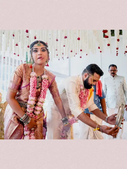 Even in the most traditional ceremonies, there's always room for a little fun. A candid moment of the bride during the rituals, surrounded by our hanging floral decor.