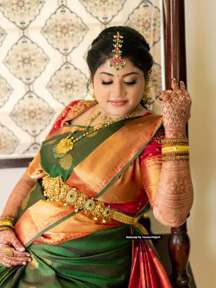 A beautiful shot capturing the details of this maternity look, from the intricate temple jewelry on her waist belt to the delicate henna on her hands.