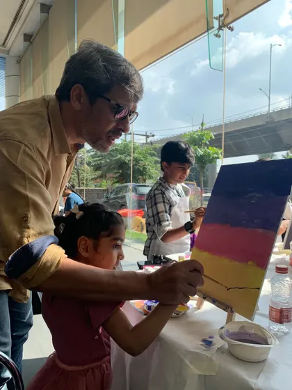 A father and daughter painting together at our BMW brand event. Our workshops are a great way to make corporate events more personal and family-friendly.