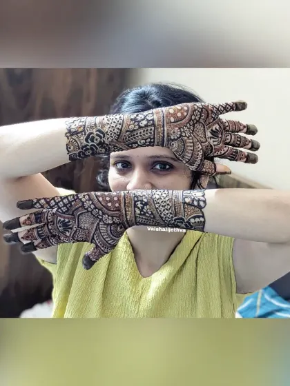 A happy client showing off her intricate mehndi. This design is a testament to the fact that you don't need figures to have a beautiful, full-looking pattern.