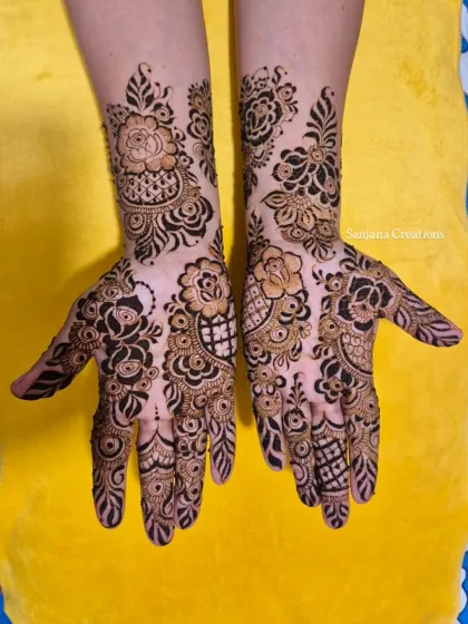 A full view of the stunning Dubai-style floral designs on both hands.