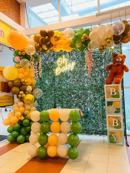 Another view of the jungle-themed "Oh Baby" setup, showcasing the full arrangement.