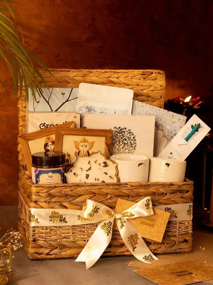 Our commitment to sustainability shines in this eco-conscious Diwali hamper. It’s thoughtfully curated with natural products and presented in a reusable handwoven basket.