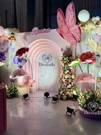 A view of the stage from the side, highlighting the floral arrangements and the way the spotlights illuminate the different elements.