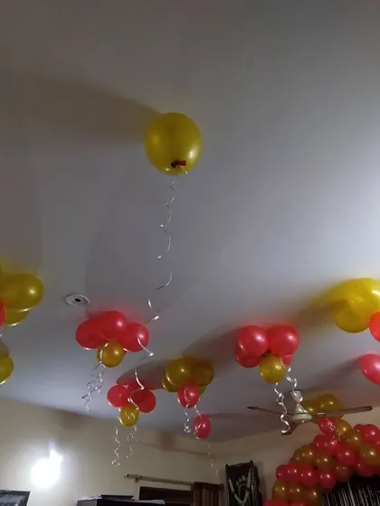 Another view of the ceiling balloon decorations.
