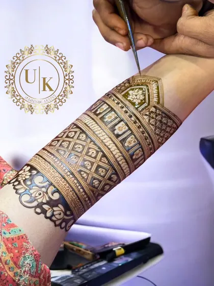 This is a close-up of a geometric cuff or bracelet style mehandi. The precision in the lines and the symmetry are hallmarks of a professional artist.