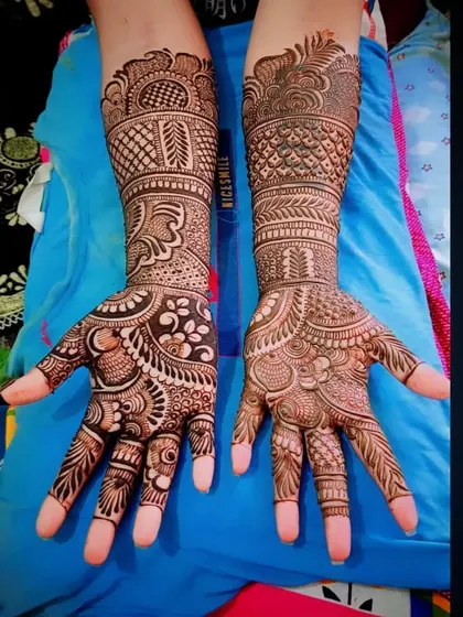 A classic, heavy Indian mehandi design that is perfect for a bride. The patterns are dense and cover the hands and arms completely.