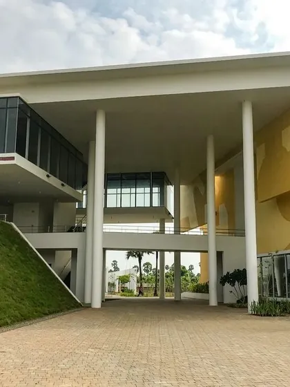 The entrance to an academic block at the DRL Leadership Academy, showing how a ramp allows people to walk up through the building, blurring the line between circulation and program space.