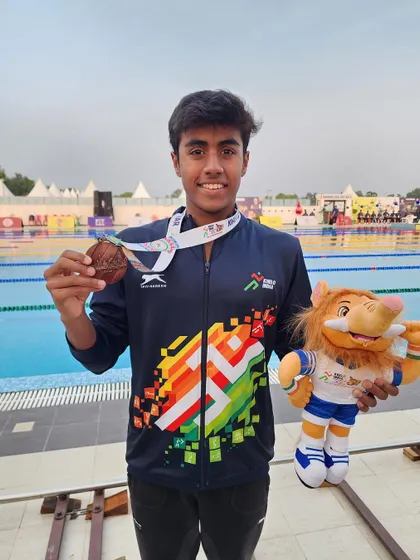 Theerthu Mongam with his silver medal from the 400 IM.