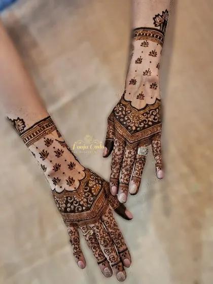 A delicate and airy back-of-hand design perfect for bridesmaids or guests. This style features a detailed cuff and finger work, with a light scattering of lotus bud motifs across the back of the hand.