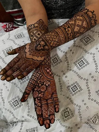 A different pose, showing how the engagement mehendi looks when the hands are crossed. The patterns flow beautifully together.
