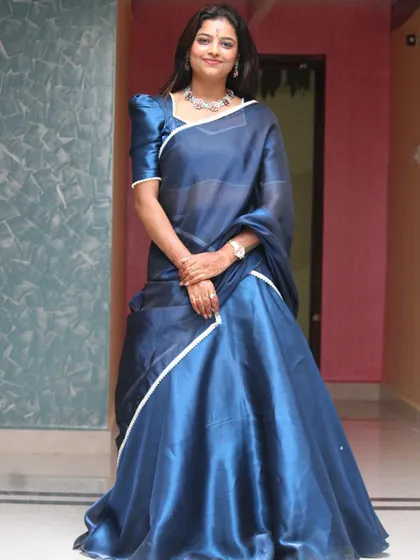 Sonu looking poised and elegant, a perfect picture of modern tradition.