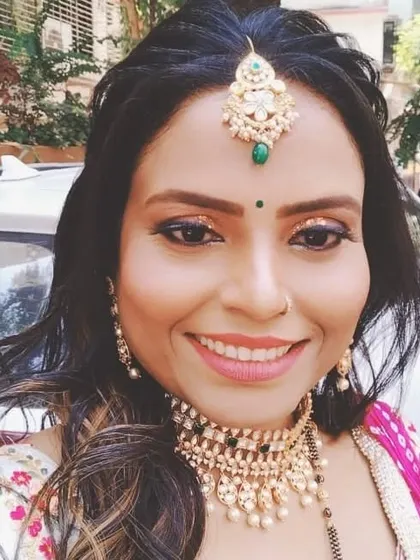 Another selfie from my lovely client. Renting jewellery is a great way to get a high-end look for every event without the high cost.