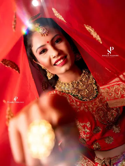 A playful bridal shot showing off our grand temple choker and matching earrings. Even under the veil, the jewellery makes a statement.