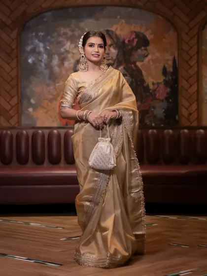 The complete look, from the gajra in her hair to the beautiful potli bag, every detail was carefully chosen to honour the original inspiration.
