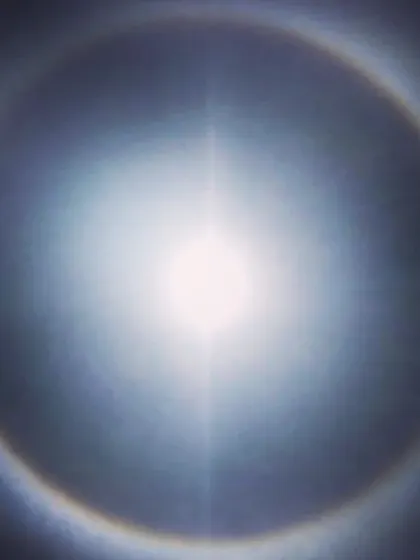 An abstract and powerful image of a sun halo, representing the light and energy that surrounds us. Nature often provides us with profound symbols for meditation.