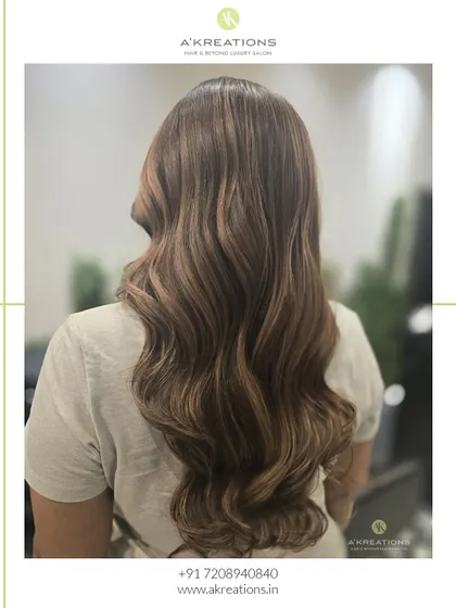 Honey and blonde tones come together in this beautiful balayage, creating a sun-kissed look with plenty of dimension and movement.