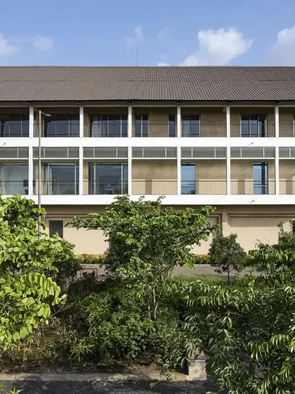 The completed JSW Sanjeevani Hospital in Dolvi, a project selected for the UIA Guidebook for the 2030 Agenda. The design features deep verandas and large windows, ensuring that the interiors are filled with natural light and connected to the surrounding greenery.