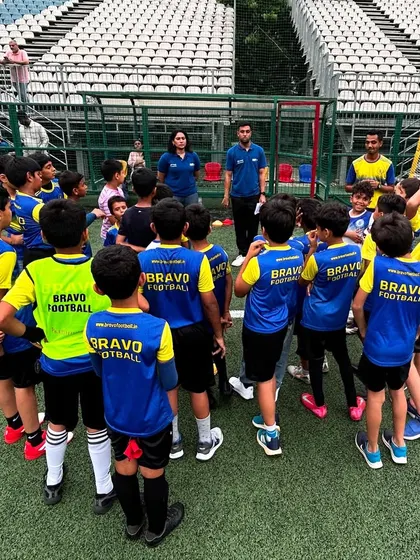 A huddle of our U9 and U11 players listens to a talk from mental conditioning experts. This shows how we integrate sports science into our elite youth programs.