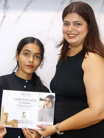 This student joined with a passion for makeup and is leaving with the skills and confidence of a pro. Congratulations on your certification!