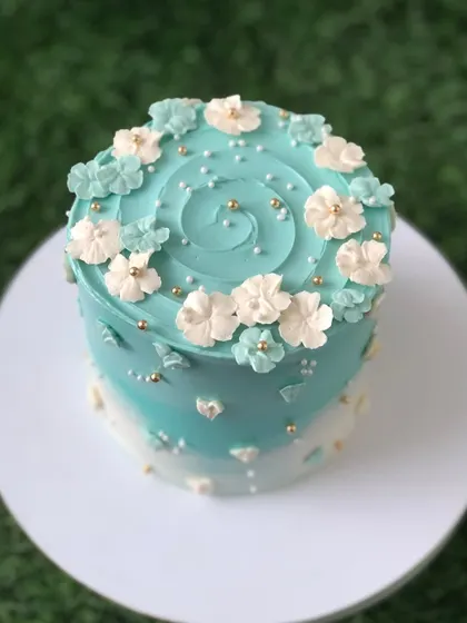 Another angle of the lovely teal floral cake.