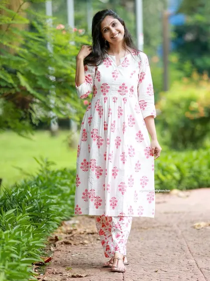 Tradition meets style in this stunning white and pink printed kurta pant set. The fit is comfortable and flattering, perfect for any occasion.