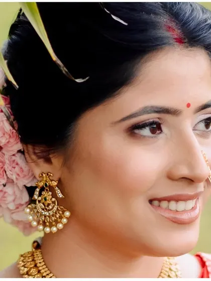 Sanyukta's reception look close-up. The makeup stayed fresh for hours, transitioning perfectly from a day to night look.