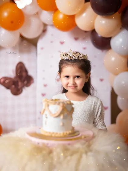 A princess moment for her fourth birthday celebration. This portrait with a beautiful cake and a sparkling crown shows how we can adapt themes for older children too.