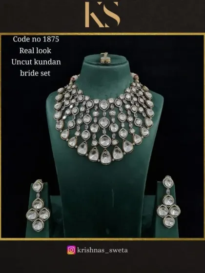 A timeless all-white version of our real-look uncut Kundan set. The absence of color highlights the beauty and sparkle of the stones themselves.