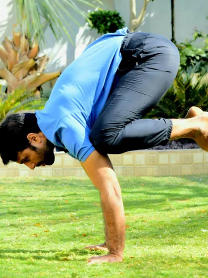 Strength, balance, and focus are cultivated through disciplined practice. This outdoor session showcases the Bakasana (Crow Pose), an arm balance that demonstrates the integration of physical stability and mental concentration.