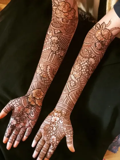 A full bridal design with a mix of floral and geometric patterns. The intricate details and full coverage make for a stunning bridal look.