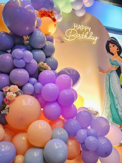 A magical Princess Jasmine theme with a beautiful balloon cascade in shades of purple, peach, and orange.