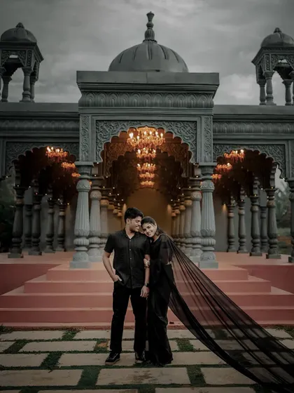 Against a backdrop of timeless architecture, your love story becomes a cinematic masterpiece. We specialize in creating dramatic and elegant pre-wedding portraits that feel like a scene from a movie.