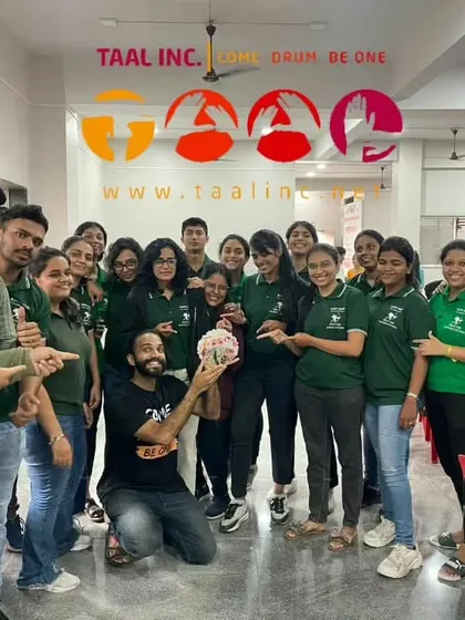 A group photo with the amazing volunteer team from the Robin Hood Army after our session. Their dedication to serving the community is inspiring, and we were grateful to be a part of their event.