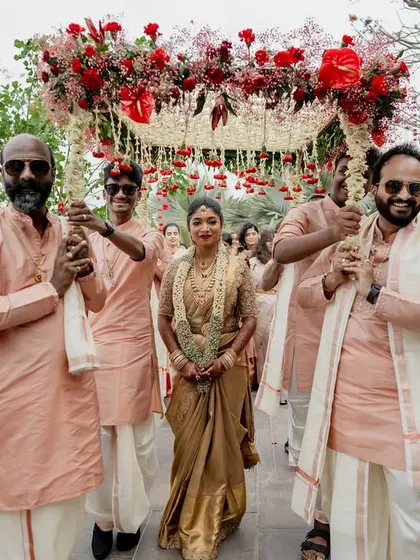 The groom's procession, a key part of the wedding ceremony filled with family and tradition. We document every step of this important journey.