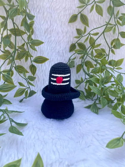 This is the crochet Shivalinga I made as part of a divine set. It is crafted in black yarn with the sacred markings, creating a simple yet powerful spiritual symbol.