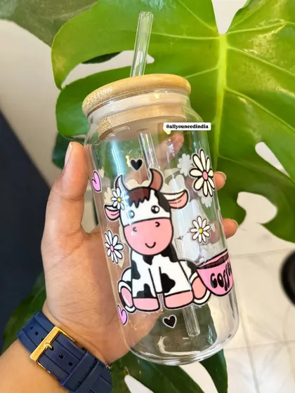 Every glass tells a story. This cute cow-themed glass sipper is perfect for your iced coffee dreams and little moments that matter.