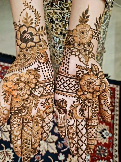 The full two-hand view of this lovely floral and net pattern.