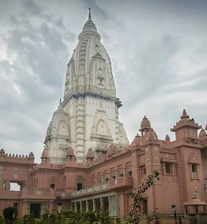 The Kashi Vishwanath Temple in Varanasi is one of the twelve jyotirlingas. A visit to this sacred temple is believed to be a step towards attaining 'moksha' or ultimate liberation.