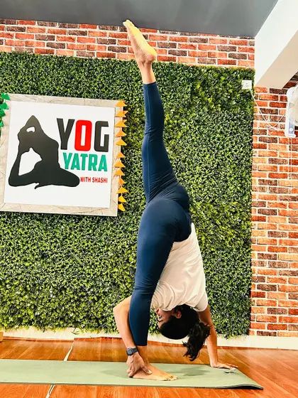 Today’s session was a showcase of incredible talent and dedication. I am so proud to see my students, like this one mastering Urdhva Dandasana in a standing forward bend, pushing their limits. Their progress is my greatest inspiration.
