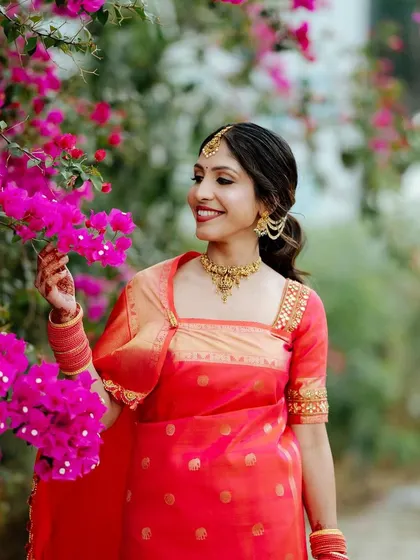 A beautiful outdoor portrait of the bride with flowers. Her makeup is fresh and romantic.