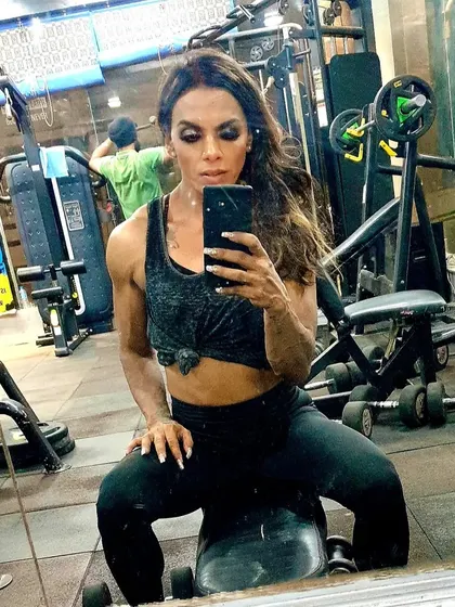 Another selfie from the gym floor. Documenting your journey is important for motivation. I help my clients see progress not just in the mirror, but in their energy and strength levels.