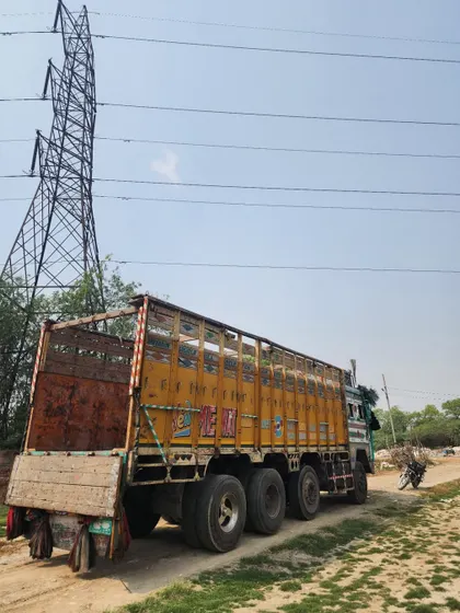 An empty truck arrives at our farm, ready to be filled with fresh turf for another delivery across North India.
