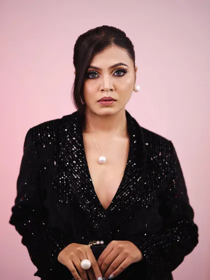 A full-body shot of the modern party look. The focus is on clean lines, a sophisticated silhouette, and makeup that makes a statement.