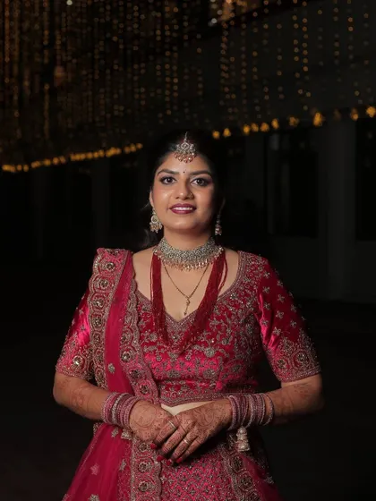 Bride Rajalakshmi looking stunning under the lights, her bridal mehendi stain looking deep and intact for her reception.