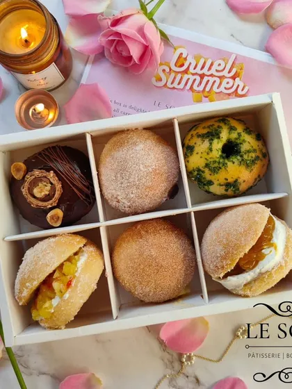 My "Cruel Summer" Valentine's and March special doughnut box. This assortment features six different and unique flavours, all baked, never fried, and beautifully boxed for gifting.