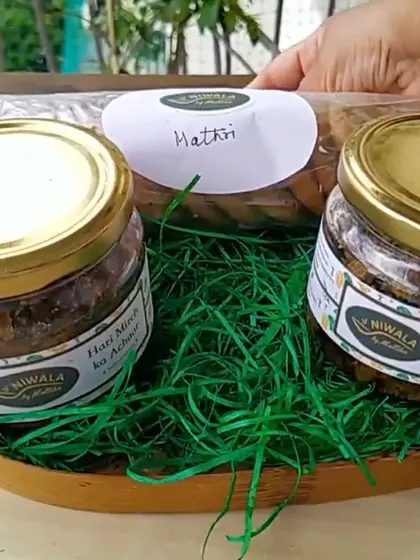A beautiful gift hamper ready to go. The combination of savoury pickles and crunchy mathri is a classic that is loved by everyone, making it a safe and wonderful gift choice.