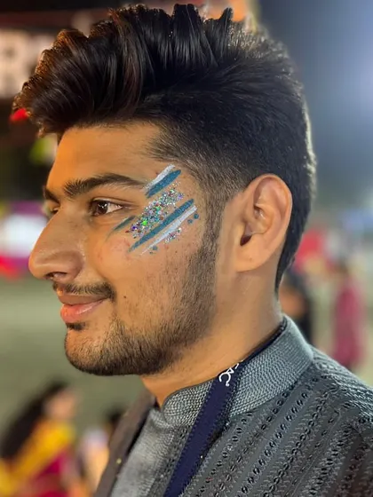 Who says boys can't have fun with glitter? This abstract silver and blue design is a popular choice for men during Garba.