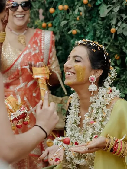 The pure joy of a Haldi ceremony. For this winter brunch, we used clementines and daffodils as a refreshing twist on the traditional decor, creating a bright, happy atmosphere for the families to celebrate.